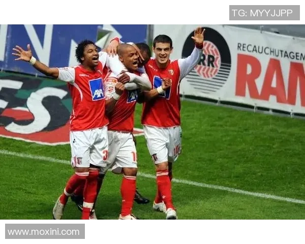 欧联杯热刺逆转本菲卡引争议判罚全场沸腾瞬间回顾