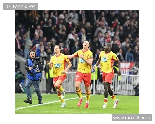 热刺与里昂友谊赛激战成平点球大战精彩瞬间回顾与十大进球盘点